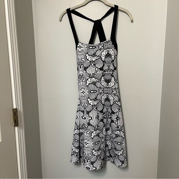 Soybu Dresses & Skirts - Women’s Medium Soybu Athletic Dress Built-In Shelf Bra Black white Strappy EUC
